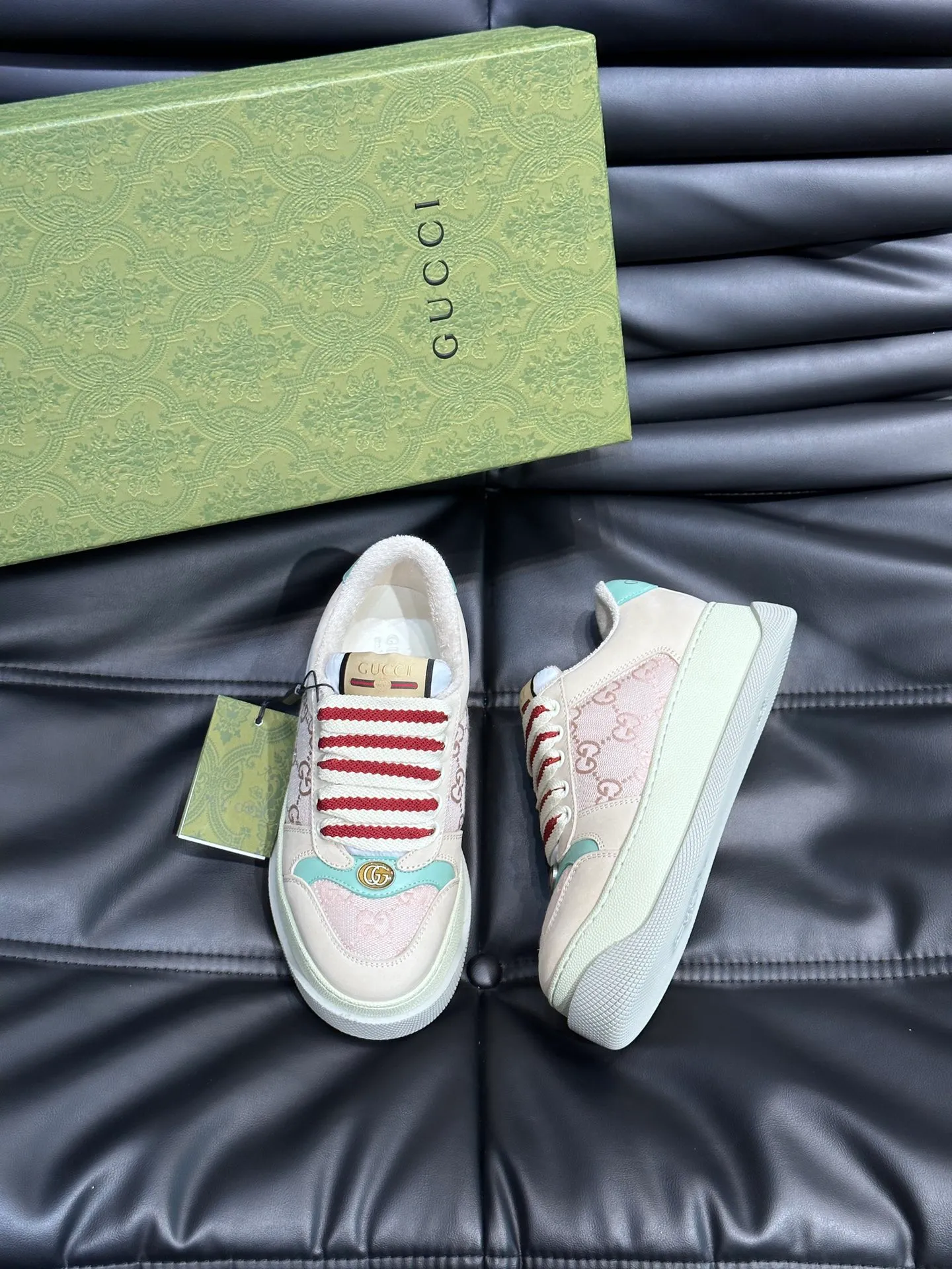 Men's men's shoes 💰p480 "GUCC*" Screener series 👫 Couple style GG thick-soled sneakers, the Screener series is inspired by the classic sneakers of the 1970s, cleverly incorporating the retro Gucci logo, two-color waterproof platform soles, and 5CM thick soles to enhance the aura, conveying the new design concept that a single product should be permanently accompanied by the passage of time, creating a retro distressed effect, decorated with metal double G oval enamel details! High-quality, versatile classic items, highly recommended. Size female 35-39, male 38-44